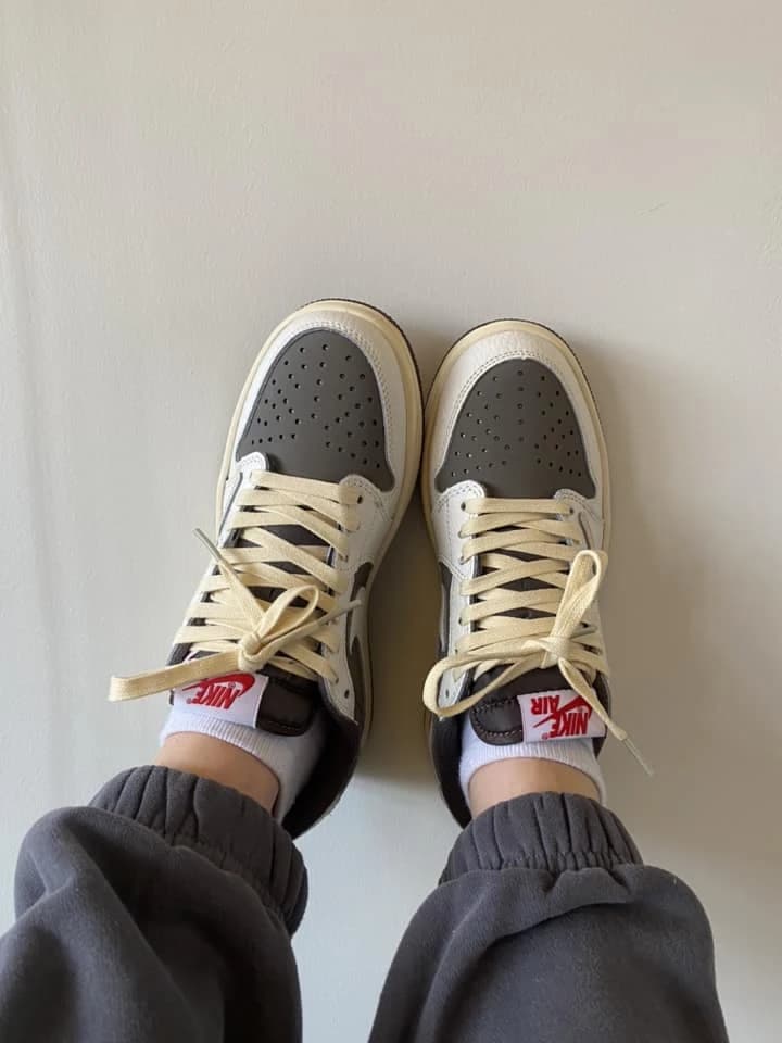 Product Travis Scott x Air Jordan 1 Retro Low