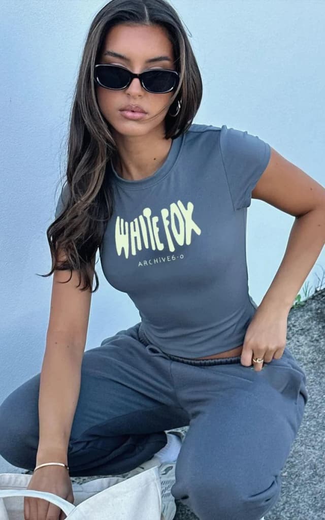Camiseta WHITE FOX estampado gris oscuro