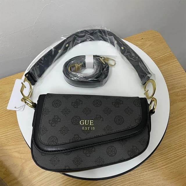 Bolso negro con logotipo GUESS