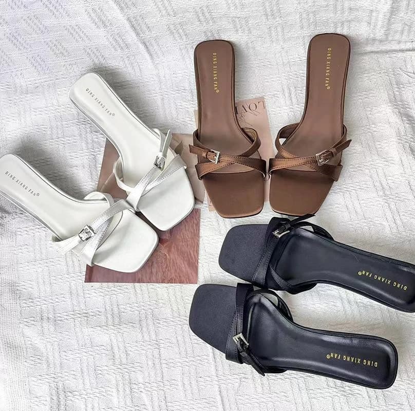 Product Slippers con tacón