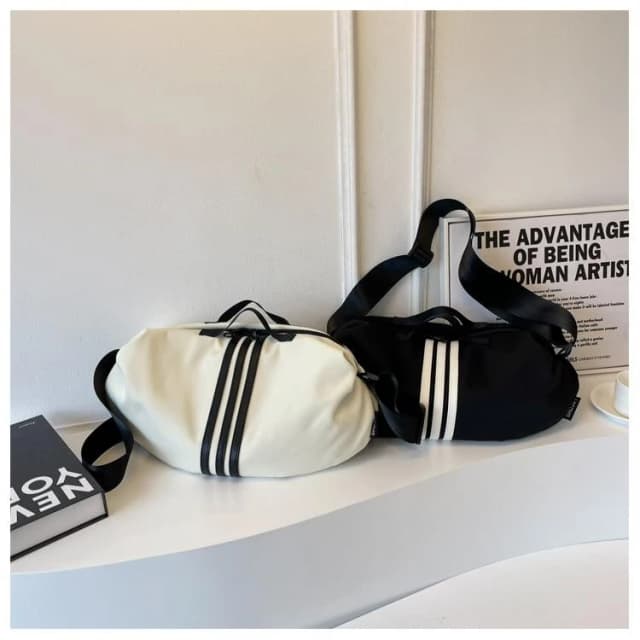 Bolso pequeño con rayas