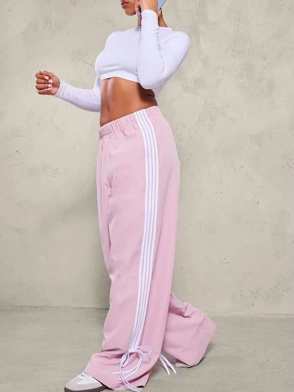 Pantalón rosa con rayas laterales