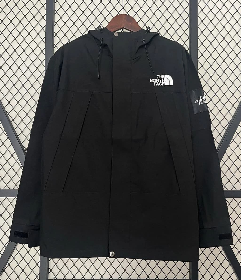 Product Chaqueta cortavientos negra de The North Face