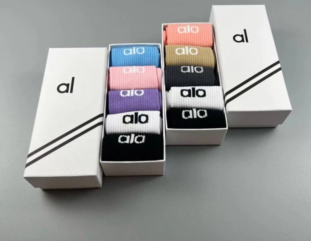 Product Calcetines largos Alo Yoga