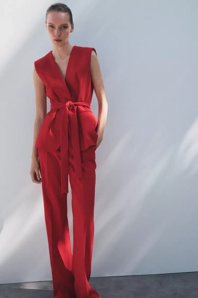 Chaleco de escote pico y manga sisa